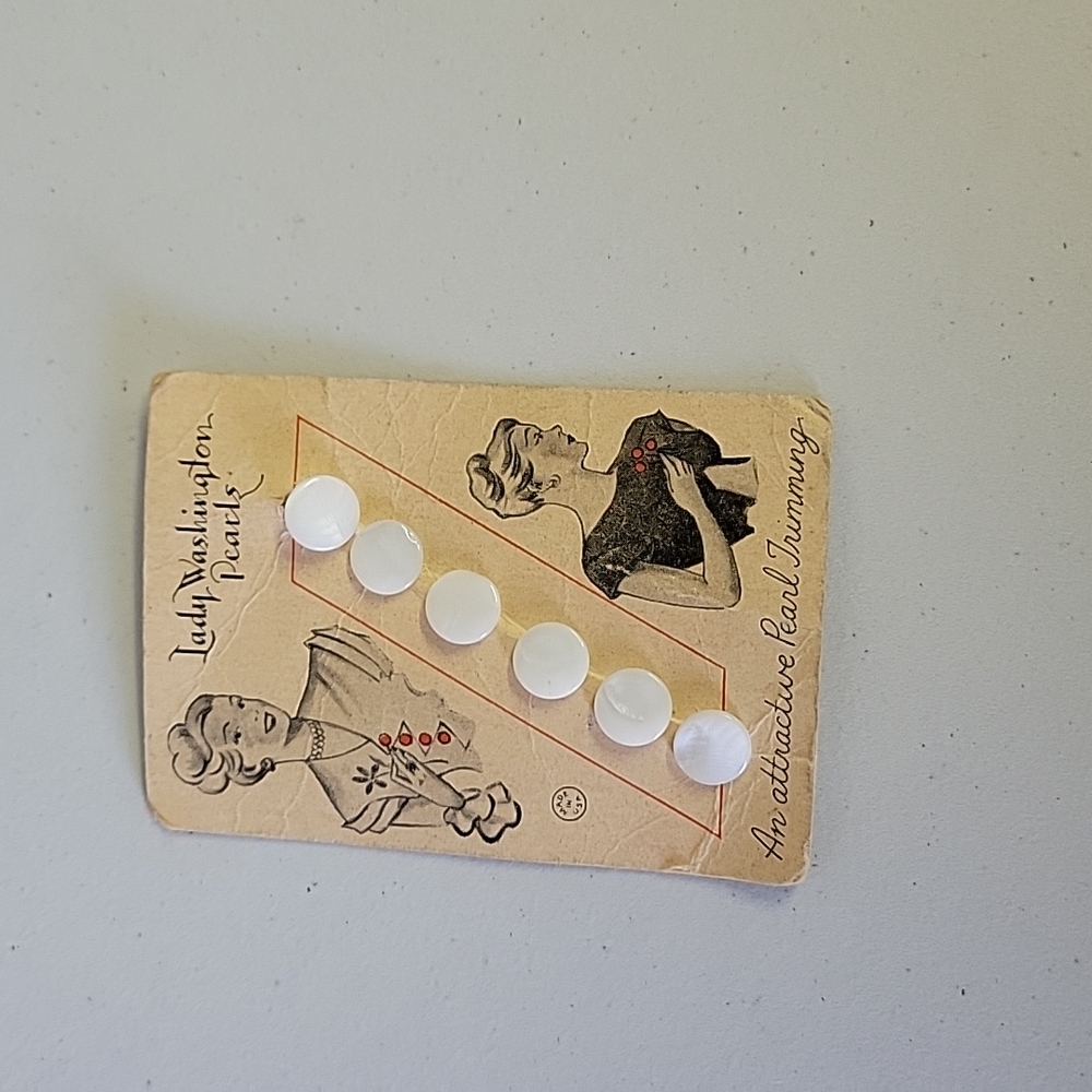 Lady washington pearl buttons
